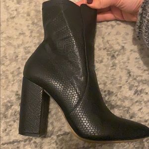 Size 7 Aldo snake skin booties worn once